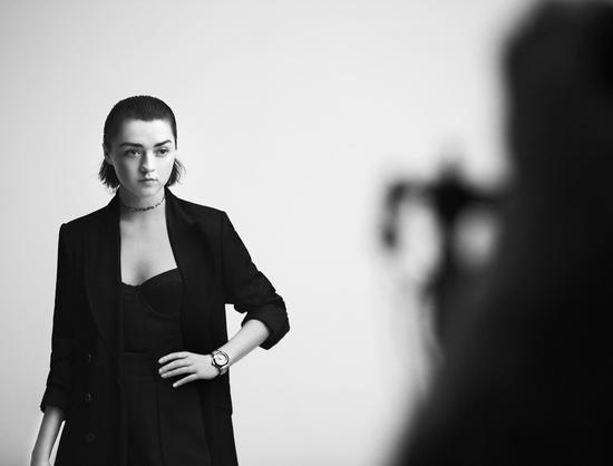 演员Maisie Williams（麦茜·威廉姆斯）演绎Pasha de Cartier腕表