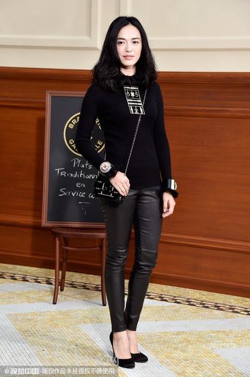 姚晨之所以这么爱皮裤,估计也是因为深知自己的优点:拥有逆天大长腿