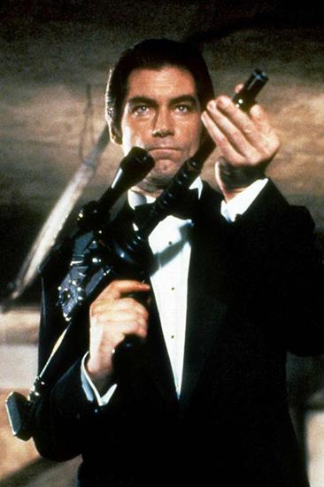 邦德先生脖子上挂了将近半个世纪的领结