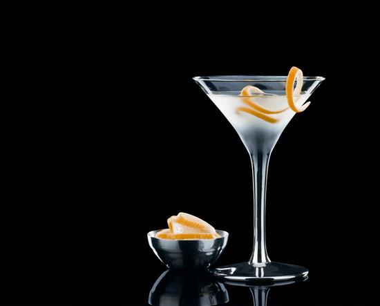维斯珀马提尼(vesper martini)鸡尾酒