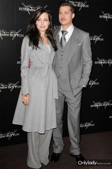 安吉丽娜-朱莉(angelina jolie)与丈夫穿灰色系礼服亮相