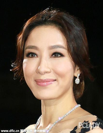 杨怡优雅松垮低发髻|张馨予|短发|林志玲_新浪时尚_新浪网