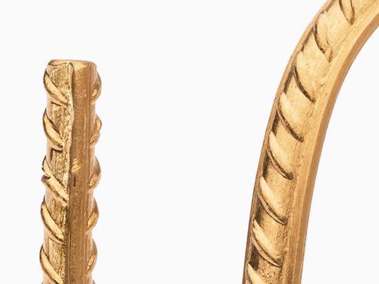 纯金"钢筋"珠宝细节纯金"钢筋"珠宝细节制成不同长度的黄金"钢筋"在