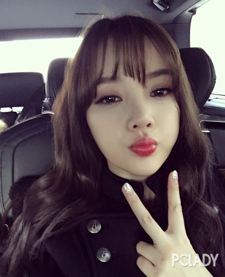 现代感的一头长卷发