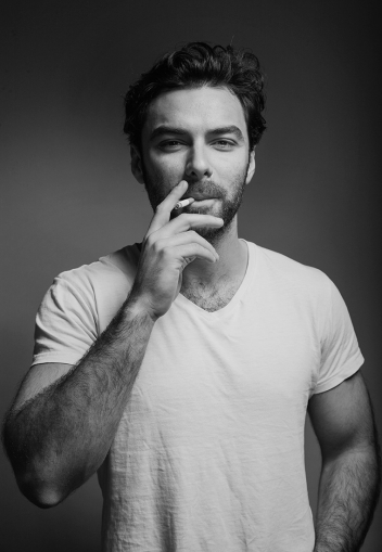 看了aidan这身肌肉可能真的无人生还