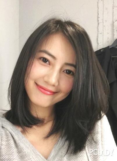 的刘海自然沿着脸颊顺垂可以突出脸部的纵向线条,减少圆脸肉肉的感觉