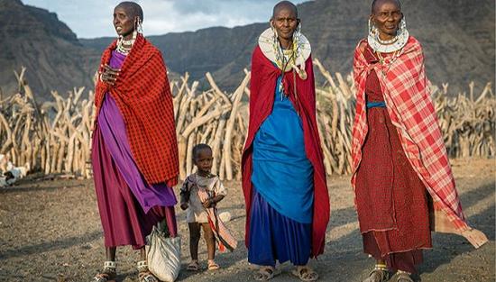 吃猴肉打猎抽大麻非洲平原上的坦桑尼亚部落