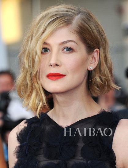 发型三八字型刘海