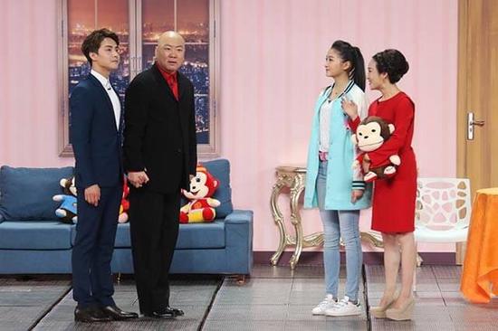关晓彤2016猴年春晚小品《是谁呢》关晓彤私服