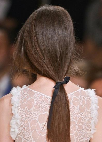 大风天蝴蝶结发型强势回归