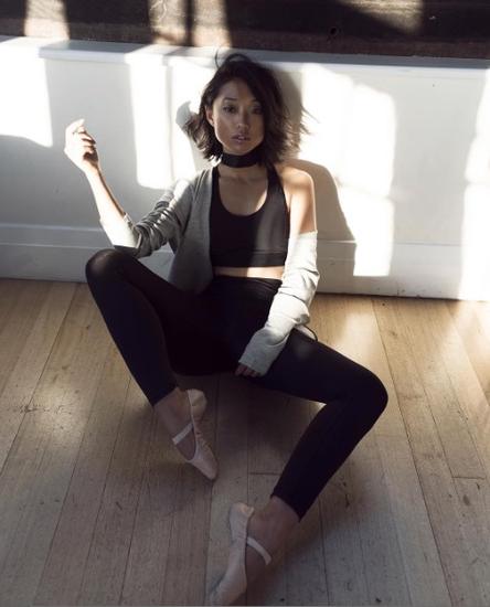 休闲装扮margaret zhang章凝一夜之间,澳大利亚的亚裔女孩章凝