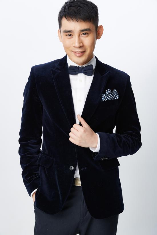 除了时尚节目主持外,作为影视圈新人,备受粉丝关注,可以说潜力无限