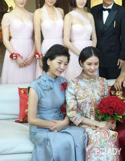 刘诗诗大婚被妈妈抢镜