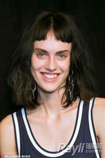 时髦宿醉妆×超短刘海美cry