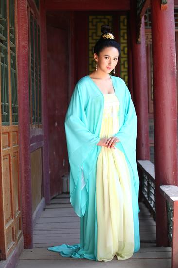 《执念师2》曝剧照 艾晓琪古装唯美可人