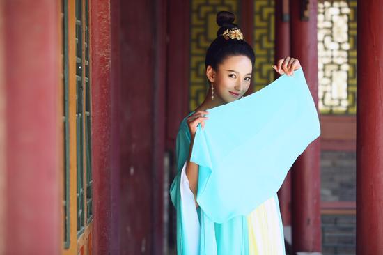 《执念师2》曝剧照 艾晓琪古装唯美可人