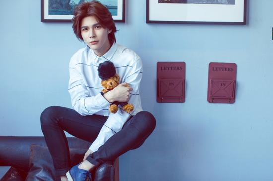 唱作人万翔新曲演唱onmyway备受关注