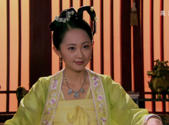 《末代皇帝》里饰演格格的孙耀琦,已经瘦出花儿来了,从大圆脸直接变成