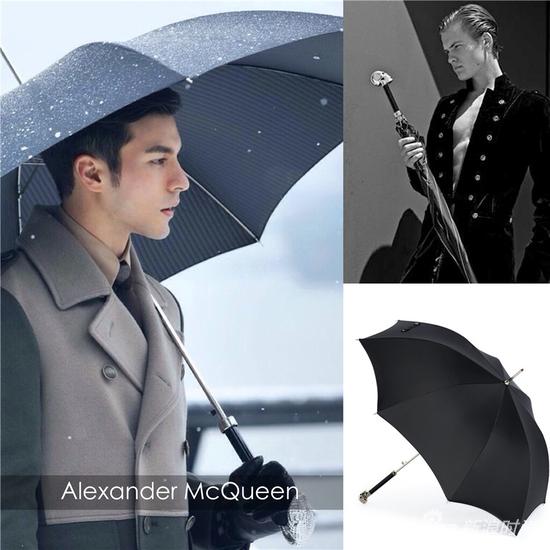 说到时尚圈的雨伞,alexander mcqueen的爆款骷髅伞已成为时尚达人的