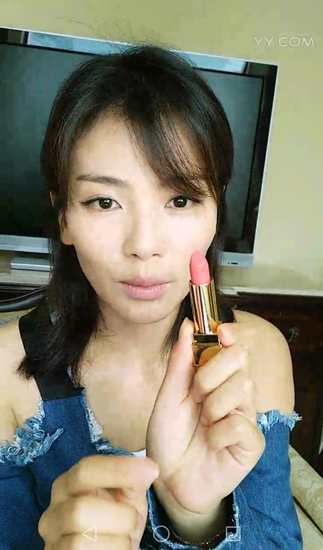 刘涛展示ysl方管口红36