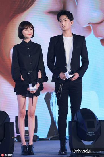 郑爽参加活动造型