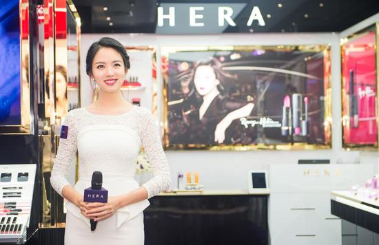 hera赫妍携手世界小姐张梓琳探访杭州银泰百货