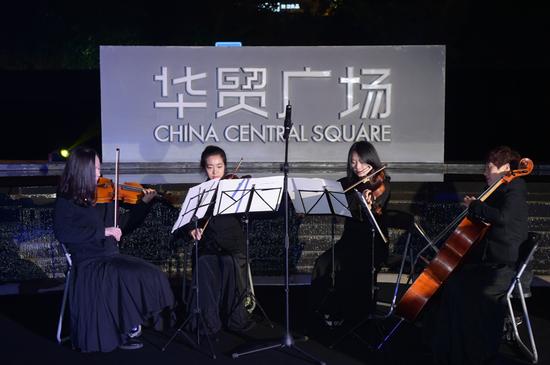 梅赛德斯奔驰中国国际时装周开幕之夜点亮京城