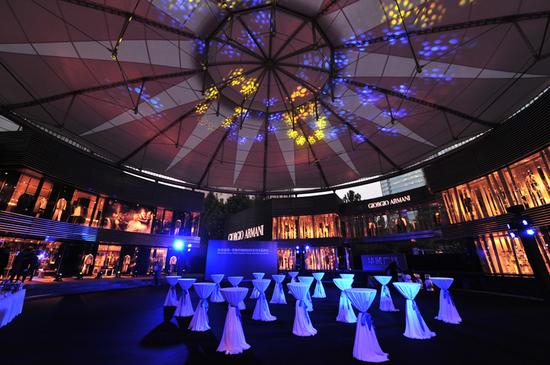 梅赛德斯奔驰中国国际时装周开幕之夜点亮京城