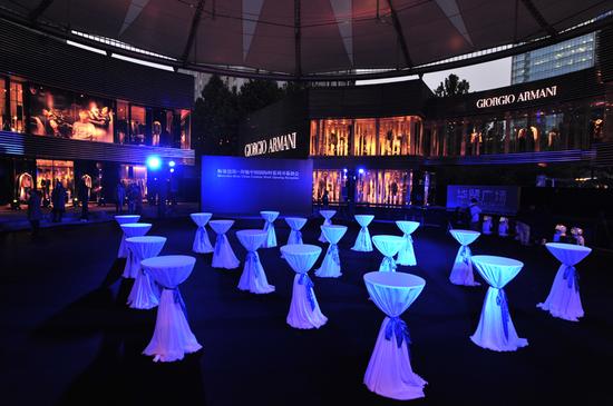 梅赛德斯奔驰中国国际时装周开幕之夜点亮京城