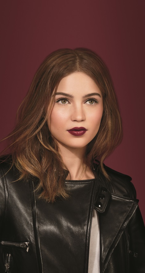 此次,bobbi 女士从巧克力与红酒这两种的色彩中汲取灵感,将浓醇的红色