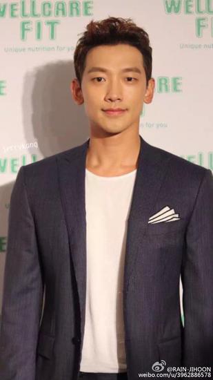 小眼睛男星的"放电"秘籍