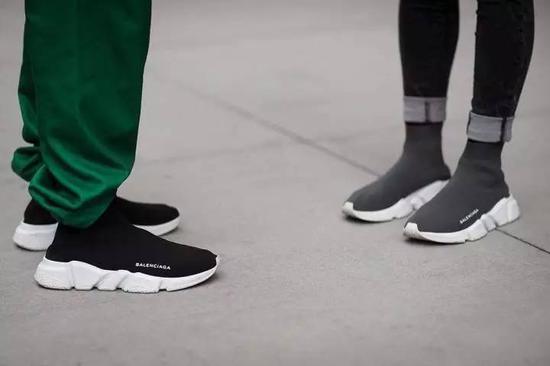 大飞：巴黎世家袜子鞋，新年的第一个爆款就是它了_手机新浪网