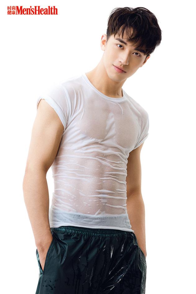 许魏洲湿身登封面荷尔蒙爆棚