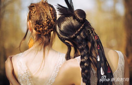 何若阳与Anniek Abma携手演绎中国版《Vogue》2017年四月刊时尚大片。