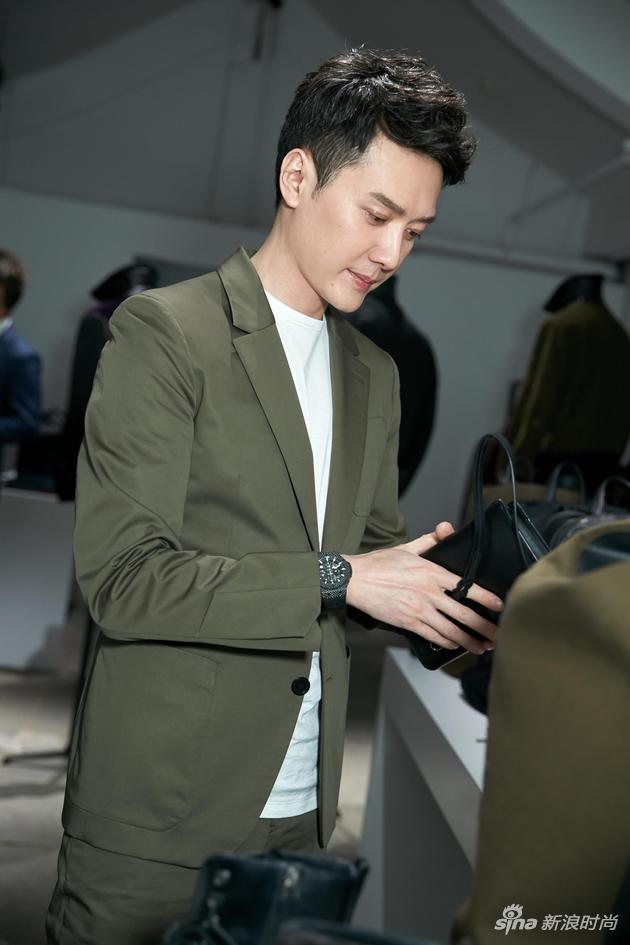 将流行色穿在身上冯绍峰绿色西服春意无限