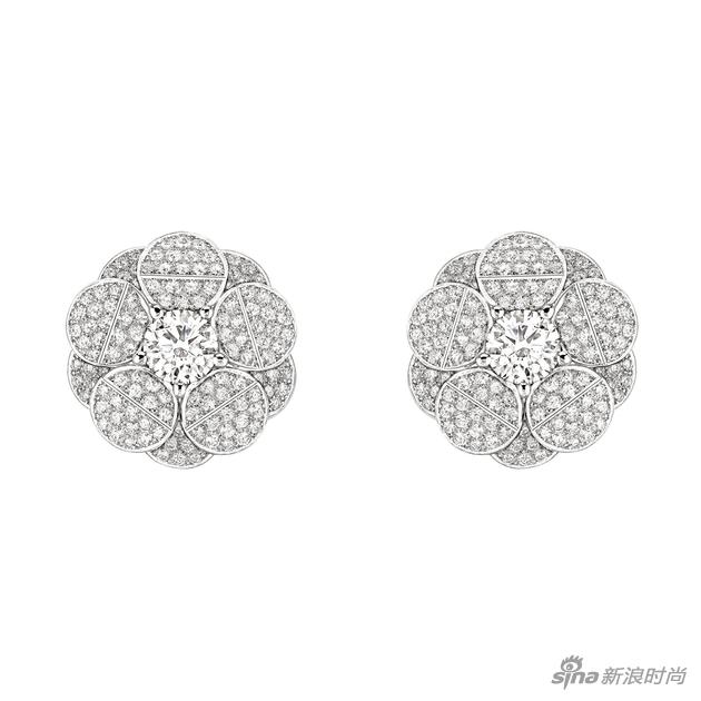 CHANEL臻品珠宝"Café Society"系列"Tuxedo"耳环，白18K金镶嵌钻石。
