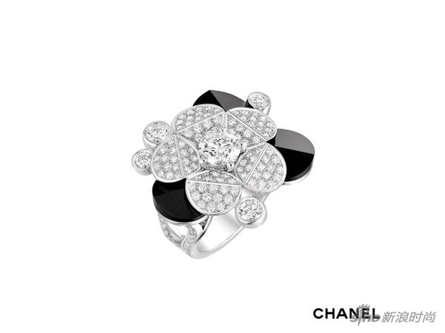 CHANEL臻品珠宝"Tuxedo"戒指，白18K金镶嵌钻石及缟玛瑙。