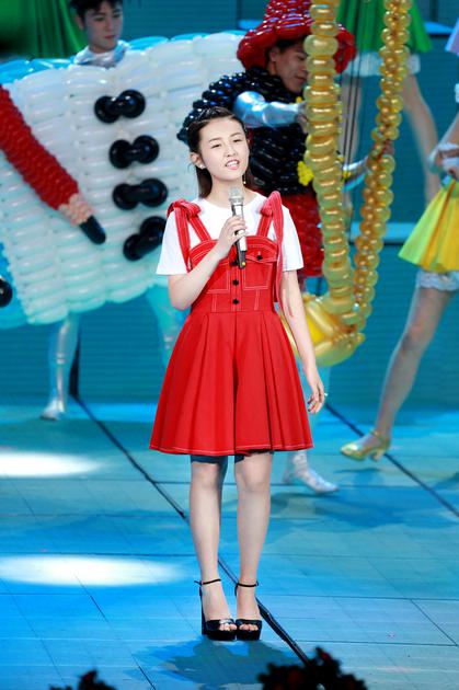 张子枫少女红装