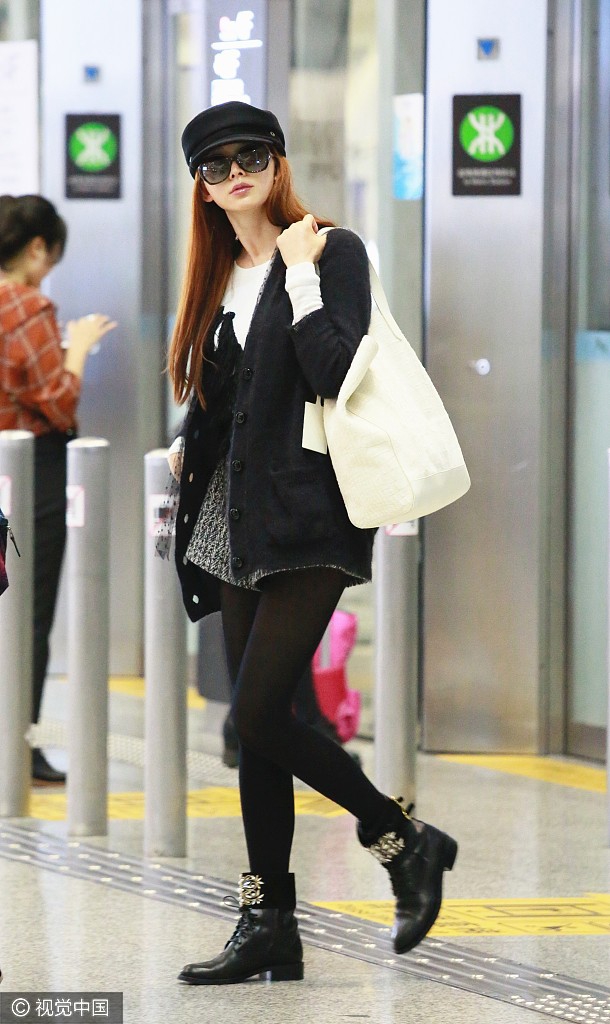 林志玲黑丝秀两米长腿低头疾走上演t台秀