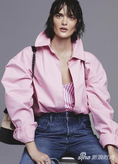 英国超模萨姆出镜《vogue》粉色大片