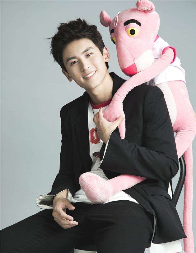 张哲瀚萌趣十足