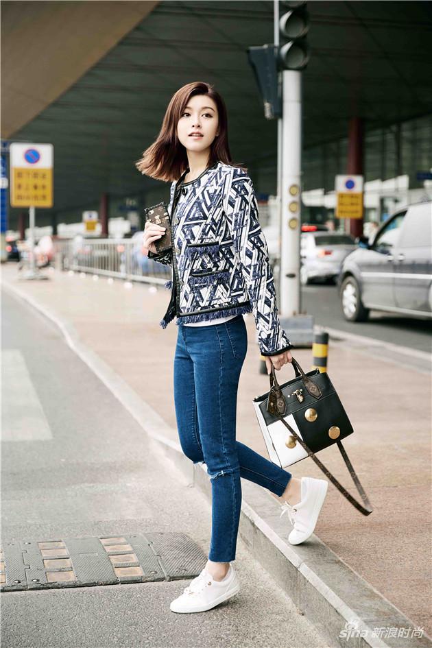 文咏珊机场时尚吸睛开启浪漫樱花之旅