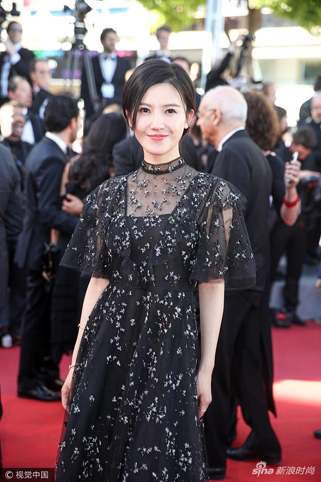 杨子姗透视裙戛纳走红毯 可爱优雅不失性感女人味