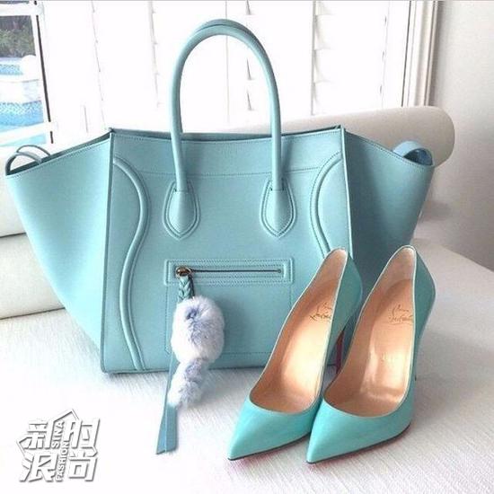蒂芙尼蓝的包包和高跟鞋