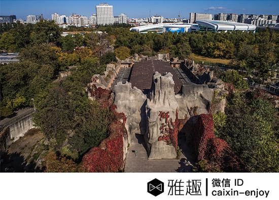 北京动物园标志性建筑——狮虎山