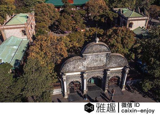 俯瞰北京动物园大门
