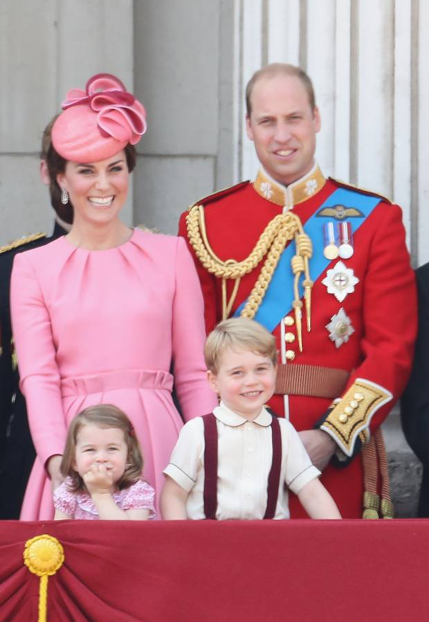 受众人瞩目的英国皇室四口之家：凯特王妃、威廉王子、乔治小王子、夏洛特小公主