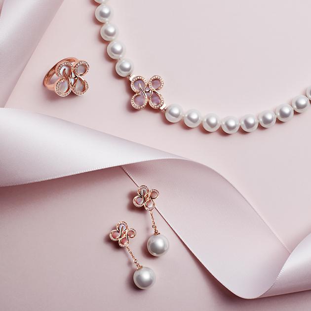 在厦门的首家门店,磐基名品中心店内以淡雅的米白色作为视觉主色调