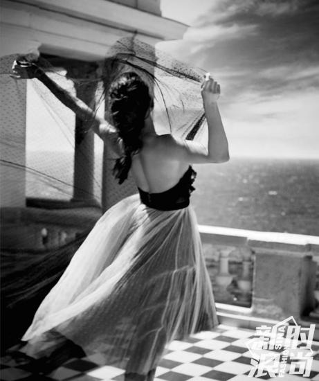 阿德里亚娜-利马出镜西班牙版《Harper’s Bazaar 》七月刊黑白大片