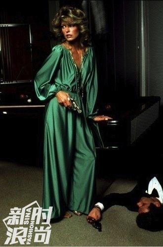 1978年的这件YSL的礼裙就来自胡克绿
